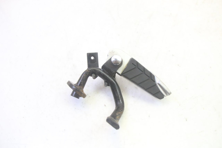 photo de REAR RIGHT FOOTREST SYM GTS EVO 125 (2009 - 2013) - Zoom on usage condition