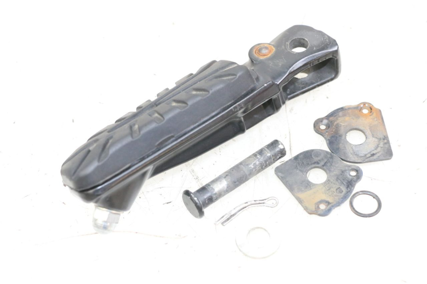 photo de REAR RIGHT FOOTREST HUSQVARNA SVARTPILEN 401 (2018 - 2023) - Component detail