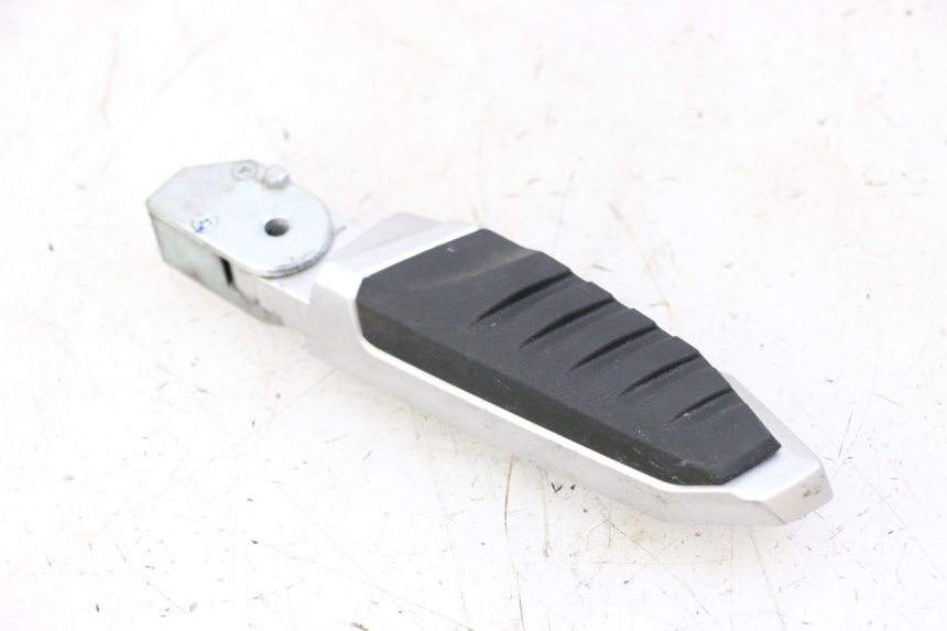 photo de REAR RIGHT FOOTREST SYM JOYMAX 125 (2010 - 2017) - Component detail