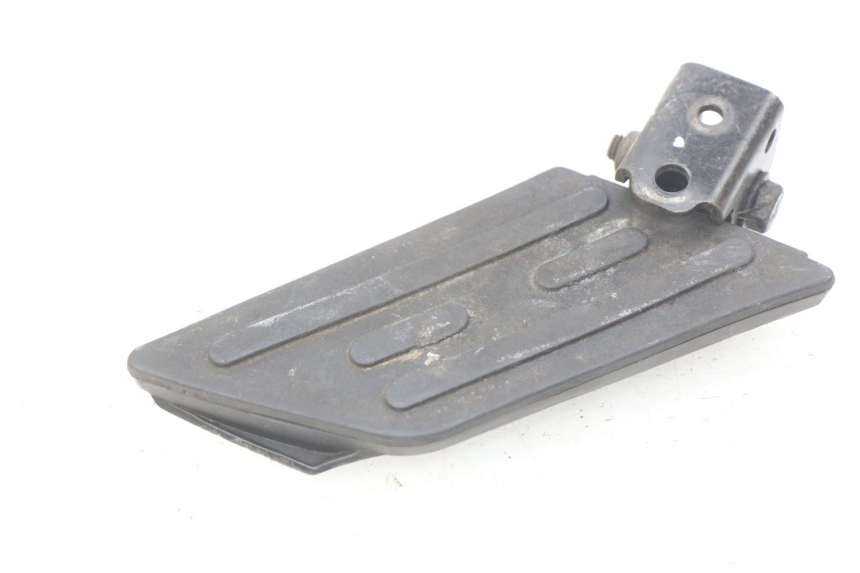 photo de RIGHT REAR FOOTREST PEUGEOT KISBEE 2T 50 (2010 - 2017) - Zoom on usage condition