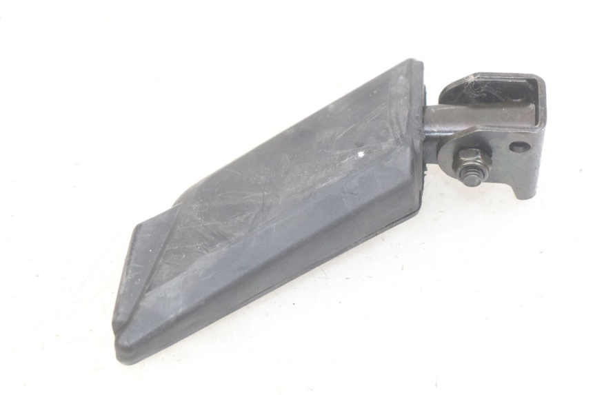 photo de RIGHT REAR FOOTREST PEUGEOT KISBEE 2T 50 (2010 - 2017) - Zoom on usage condition