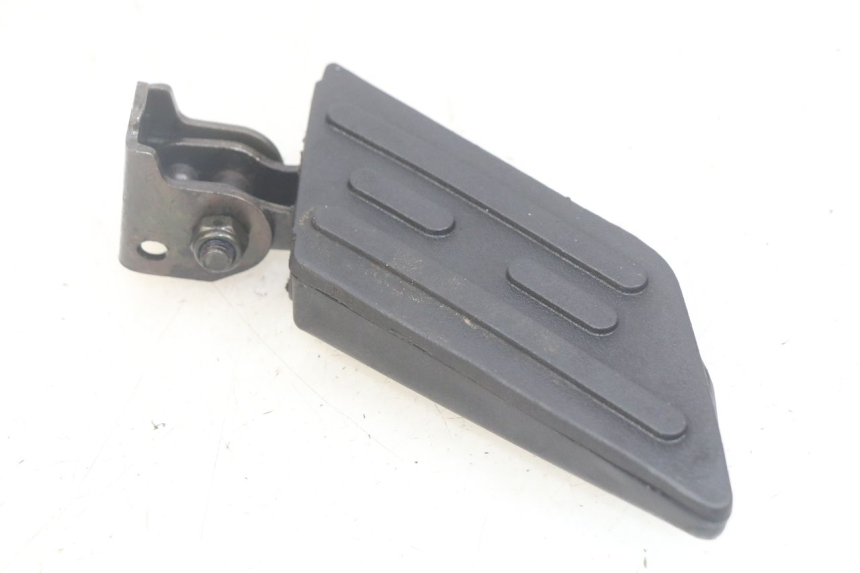 photo de RIGHT REAR FOOTREST PEUGEOT KISBEE 2T 50 (2010 - 2017) - Alternative perspective