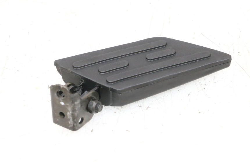 photo de RIGHT REAR FOOTREST PEUGEOT KISBEE 2T 50 (2010 - 2017) - Surface and material condition