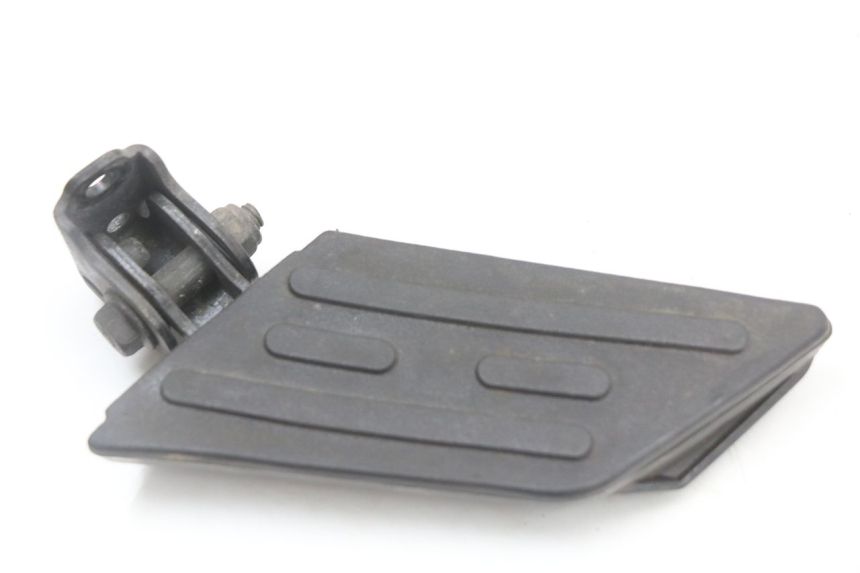 photo de REAR RIGHT FOOTREST PEUGEOT KISBEE 4T 50 (2018 - 2022) - Technical close-up