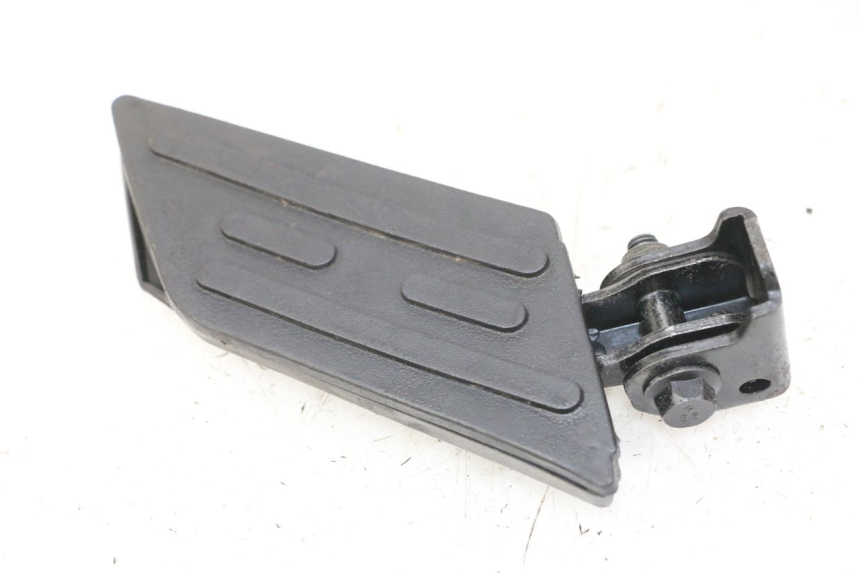 photo de RIGHT REAR FOOTREST PEUGEOT KISBEE 4T 50 (2010 - 2017) - Fixing points details