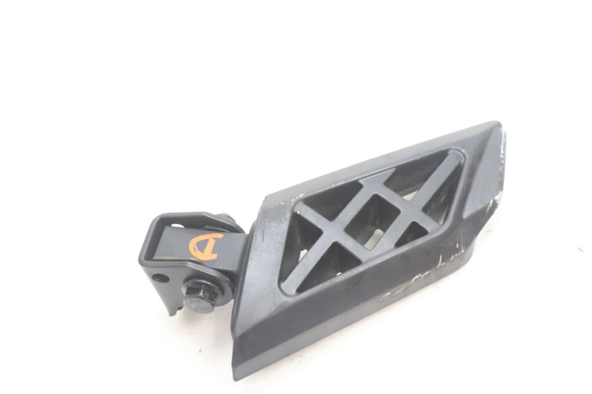 photo de REAR RIGHT FOOTREST PEUGEOT KISBEE 4T 50 (2018 - 2022) - Alternative perspective