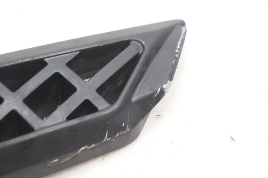 photo de REAR RIGHT FOOTREST PEUGEOT KISBEE 4T 50 (2018 - 2022) - Product overview