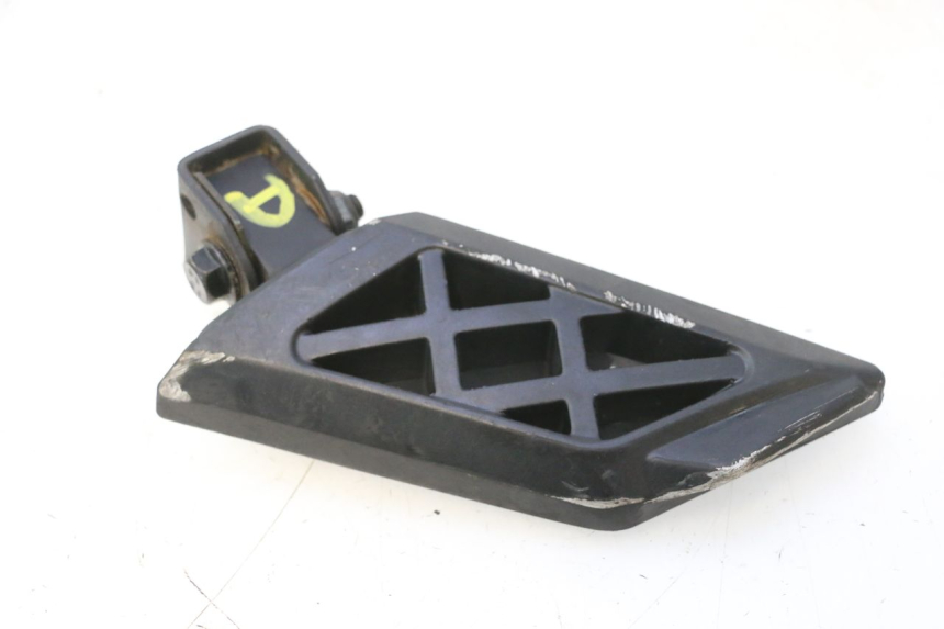 photo de REAR RIGHT FOOTREST PEUGEOT KISBEE 4T 50 (2023 - 2026) - Technical close-up