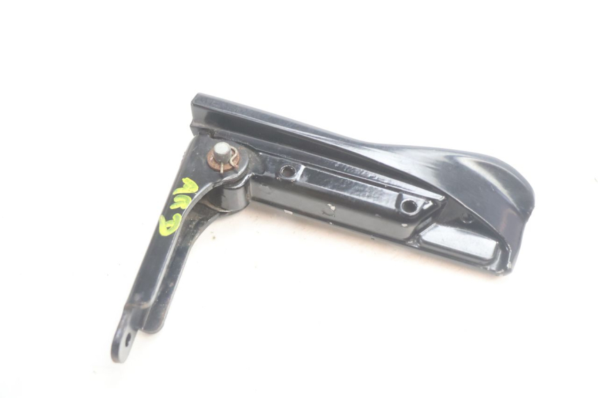 photo de REAR RIGHT FOOTREST PIAGGIO MP3 HPE 530 (2022 - 2026) - Technical close-up