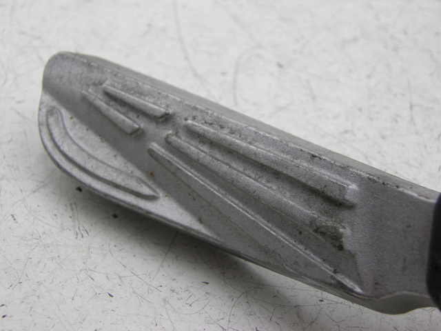 photo de REAR RIGHT FOOTREST PEUGEOT TWEET 125 (2010 - 2017) - Alternative perspective