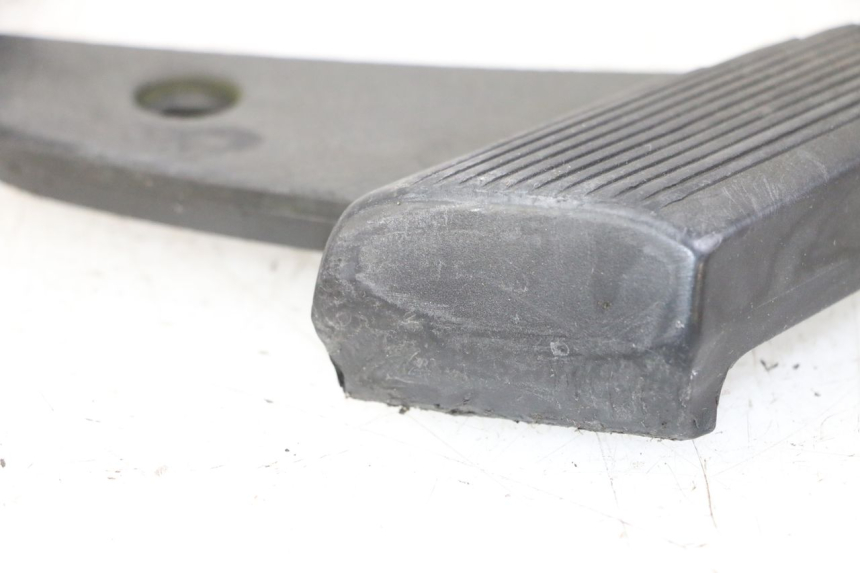 photo de REAR RIGHT FOOTREST PIAGGIO VESPA LX 150 (2005 - 2013) - Zoom on usage condition