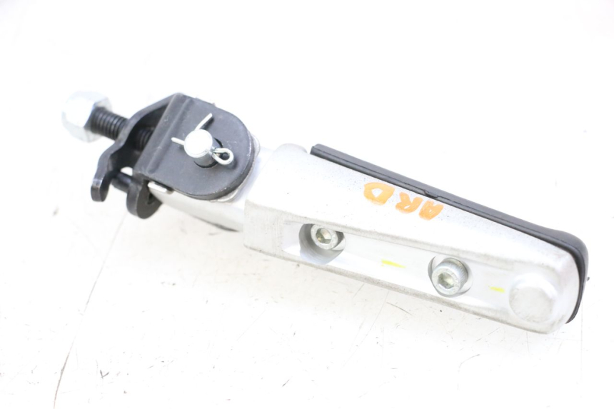 photo de REAR RIGHT FOOTREST ROYAL ENFIELD CONTINENTAL GT 650 (2019 - 2024) - Alternative perspective