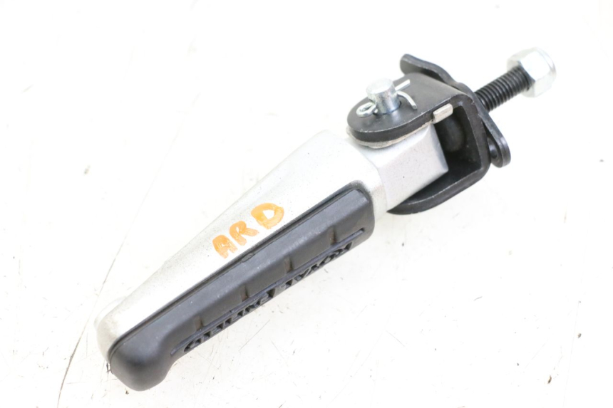 photo de REAR RIGHT FOOTREST ROYAL ENFIELD CONTINENTAL GT 650 (2019 - 2024) - Technical close-up