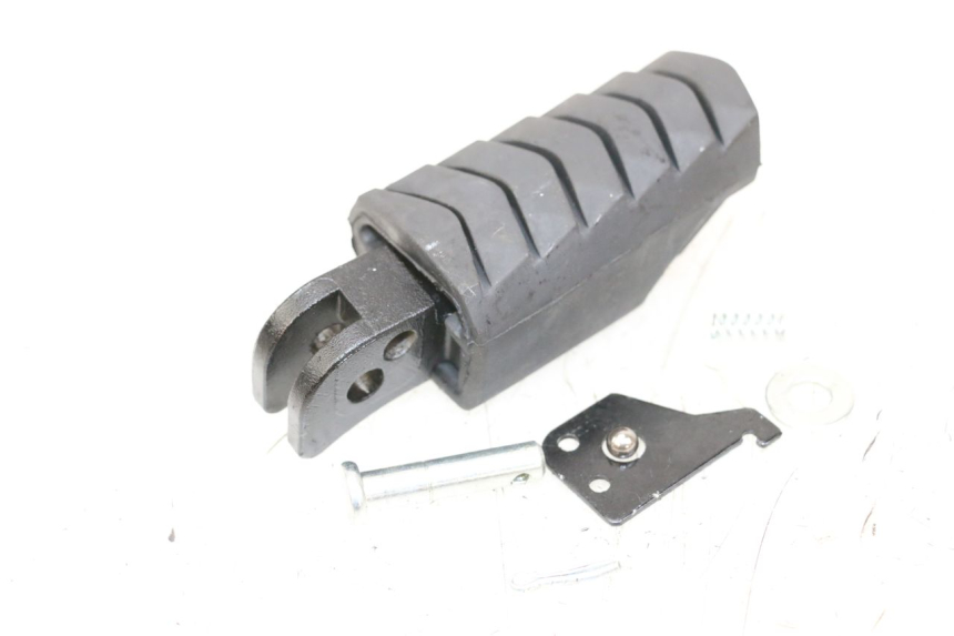photo de REAR RIGHT FOOTREST ROYAL ENFIELD SCRAM 411 (2022 - 2024) - Alternative perspective