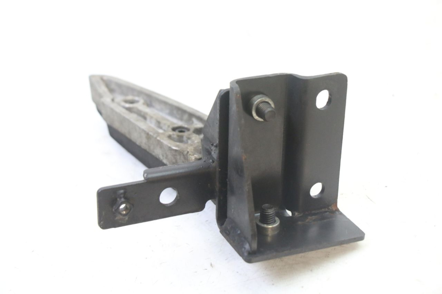 photo de REAR RIGHT FOOTREST PEUGEOT SATELIS 125 (2013 - 2018) - Fixing points details