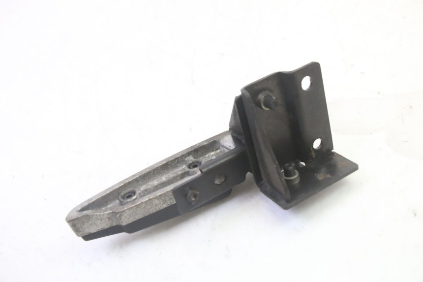 photo de REAR RIGHT FOOTREST PEUGEOT SATELIS 125 (2013 - 2018) - Surface and material condition