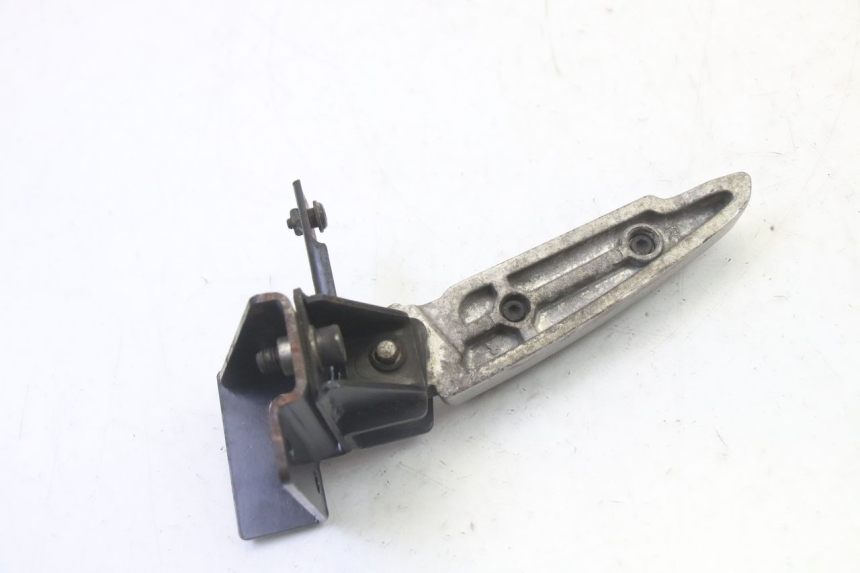 photo de REAR RIGHT FOOTREST PEUGEOT SATELIS 125 (2010 - 2012) - Fixing points details