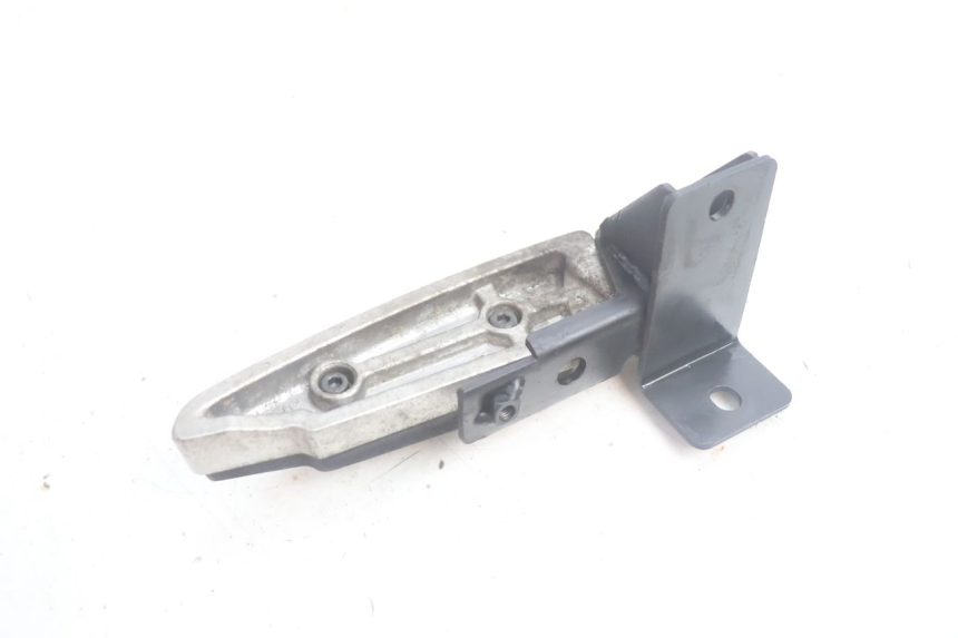 photo de REAR RIGHT FOOTREST PEUGEOT SATELIS 125 (2013 - 2018) - Fixing points details
