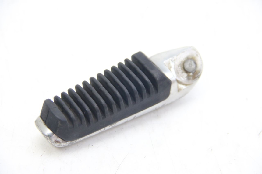 photo de RIGHT REAR FOOTREST SUZUKI SIXTEEN 125 (2008 - 2010) - Main view