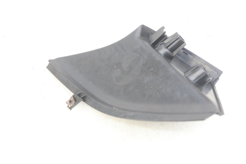 photo de RIGHT REAR FOOTREST YAMAHA SLIDER NAKED 50 (2004 - 2018) - Zoom on usage condition