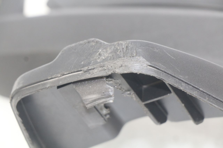 photo de RIGHT REAR FOOTREST APRILIA SR 2T 50 (2012 - 2017) - Surface and material condition