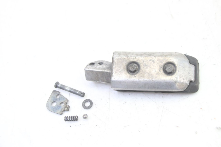 photo de REAR RIGHT FOOTREST HONDA ST PAN EUROPEAN 1300 (2002 - 2013) - Alternative perspective