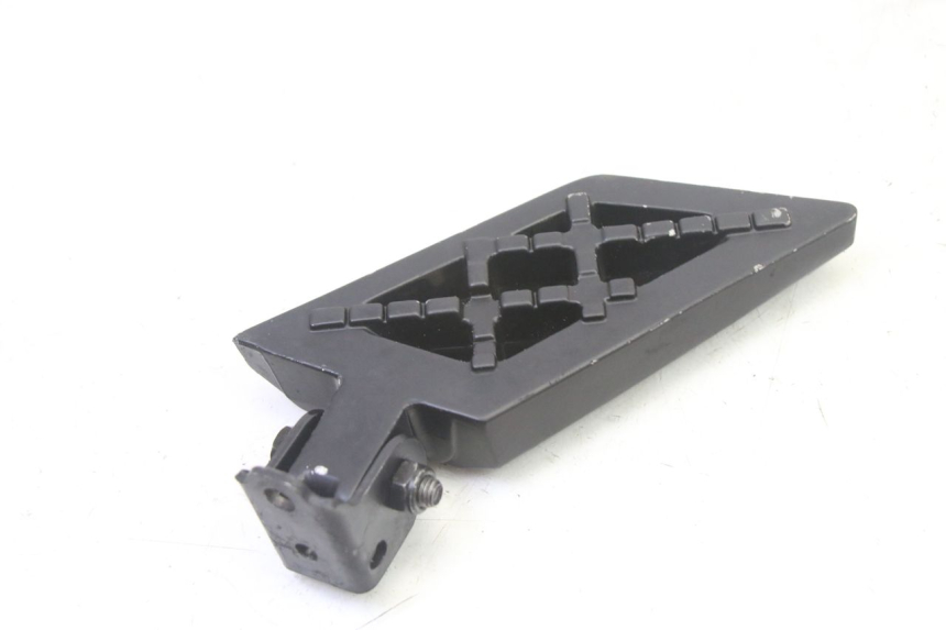 photo de REAR RIGHT FOOTREST PEUGEOT STREETZONE I 2T 50 (2018 - 2020) - Zoom on usage condition