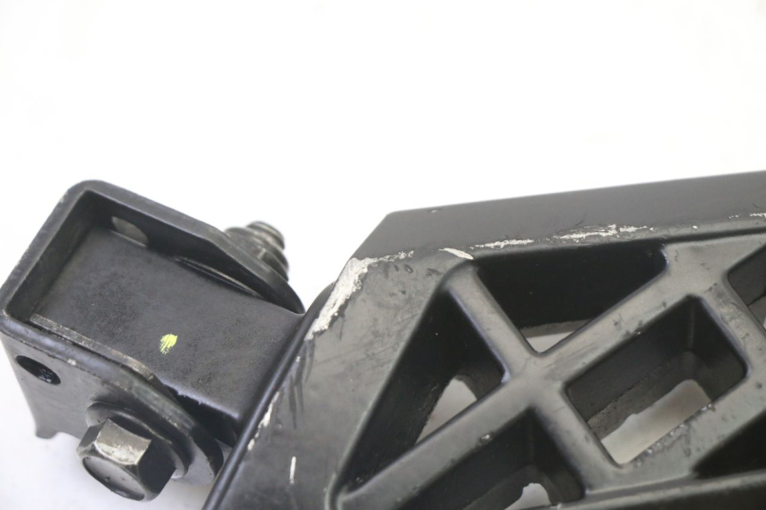 photo de REAR RIGHT FOOTREST PEUGEOT STREETZONE I 2T 50 (2018 - 2020) - Technical close-up