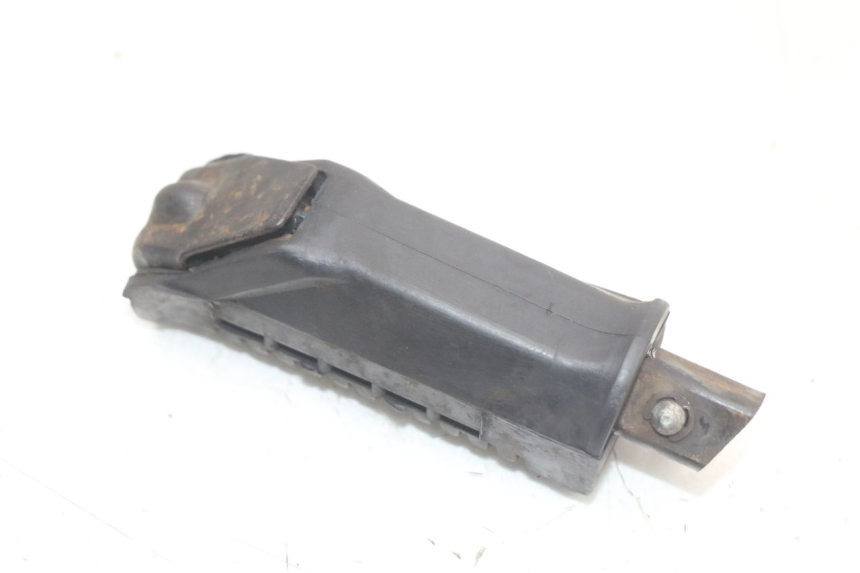 photo de REAR RIGHT FOOTREST SUZUKI GS F 500 (2004 - 2007) - Technical close-up