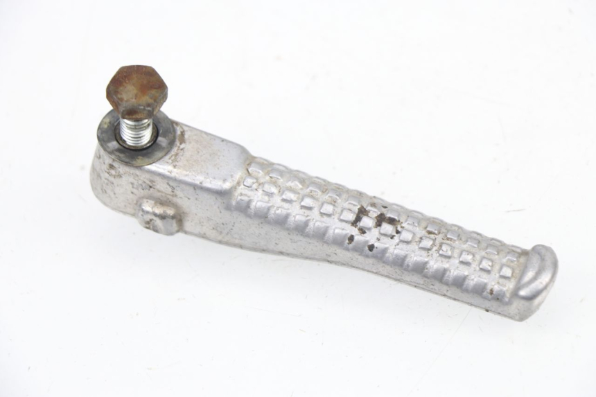 photo de REAR RIGHT FOOTREST PEUGEOT TREKKER TKR 50 (2005 - 2014) - Zoom on usage condition