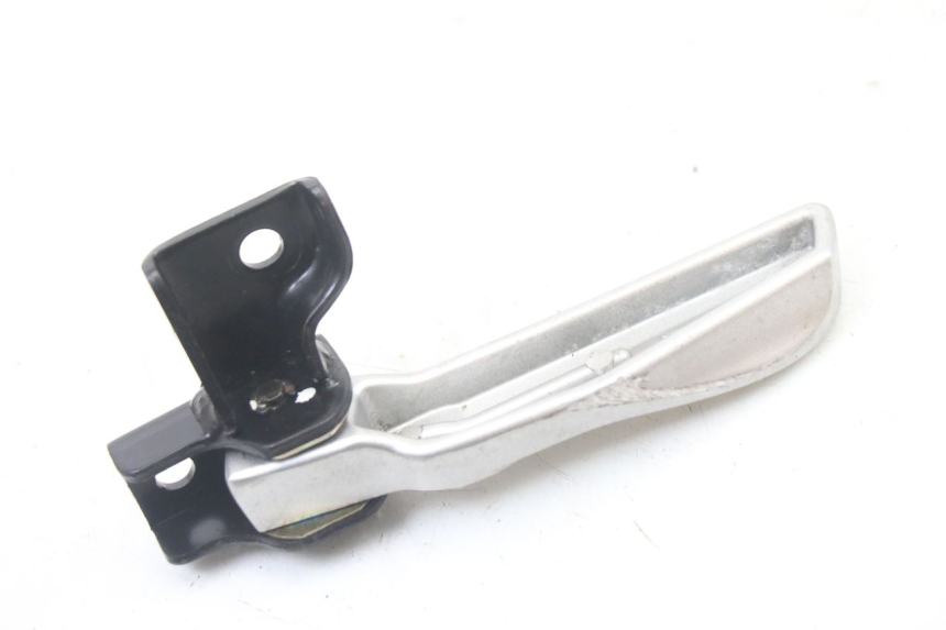 photo de REAR RIGHT FOOTREST PEUGEOT TWEET 4T 50 (2023 - 2025) - Fixing points details