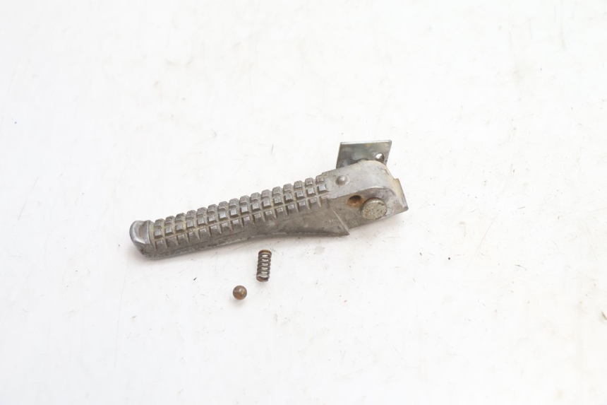 photo de REAR RIGHT FOOTREST PIAGGIO TYPHOON 50 (2000 - 2009) - Zoom on usage condition