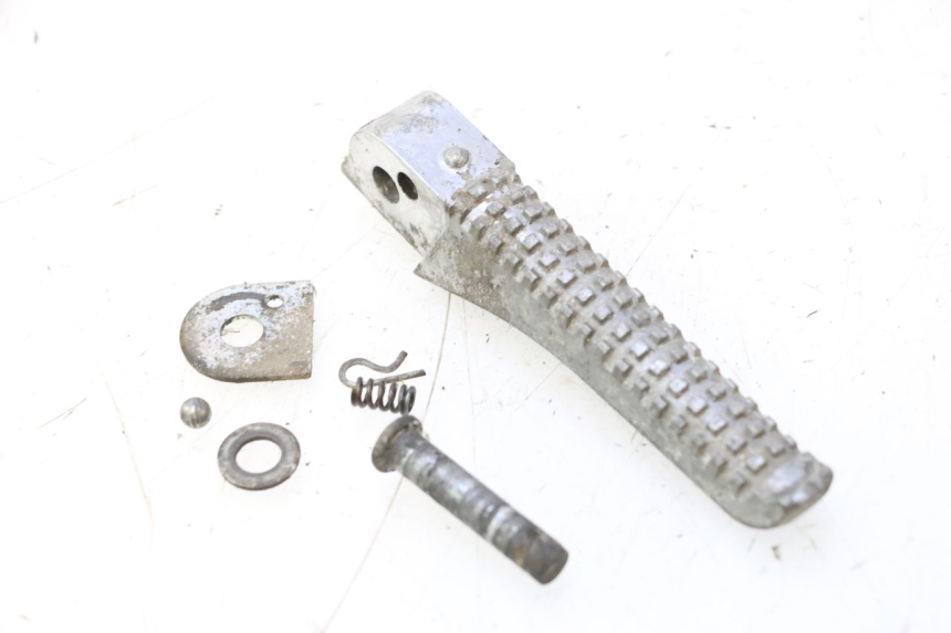 photo de REAR RIGHT FOOTREST PIAGGIO TYPHOON 50 (2000 - 2009) - Main view