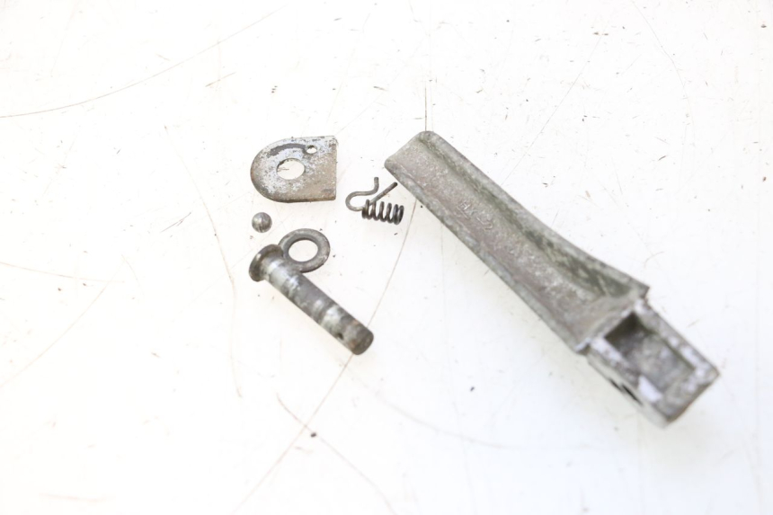 photo de REAR RIGHT FOOTREST PIAGGIO TYPHOON 50 (2000 - 2009) - Component detail