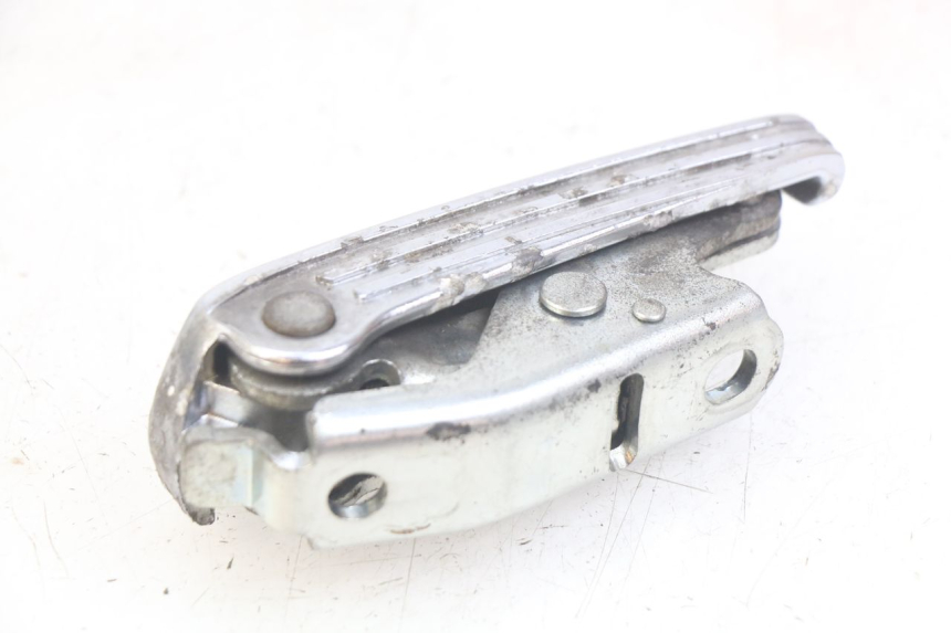 photo de RIGHT REAR FOOTREST PIAGGIO VESPA GRANTURISMO 125 (2003 - 2007) - Zoom on usage condition