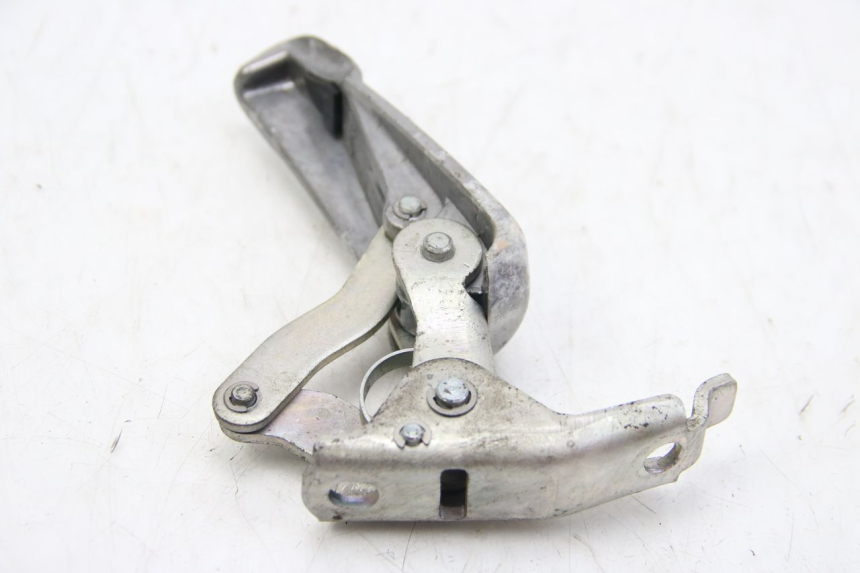 photo de RIGHT REAR FOOTPEG PIAGGIO VESPA GTS SUPER IE 125 (2009 - 2016) - Component detail