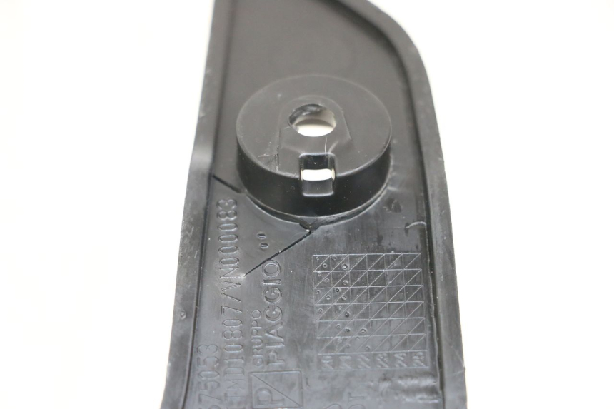 photo de REAR RIGHT FOOTREST PIAGGIO VESPA PRIMAVERA 4T 50 (2021 - 2024) - Zoom on usage condition