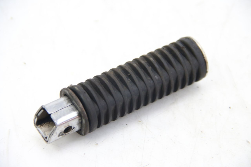 photo de RIGHT REAR FOOTREST HONDA VT C SHADOW 125 (1999 - 2007) - Zoom on usage condition