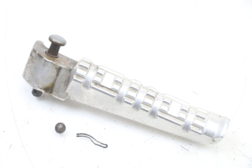 photo de REAR RIGHT FOOTREST YAMAHA X-MAX XMAX ABS 250 (2010 - 2012) - Component detail