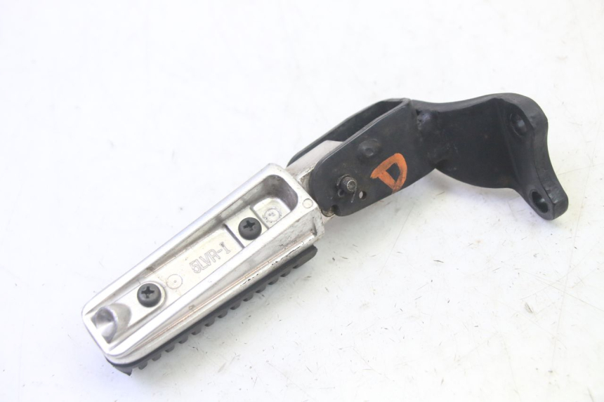 photo de REAR RIGHT FOOTREST YAMAHA X-MAX XMAX 250 (2006 - 2009) - Alternative perspective