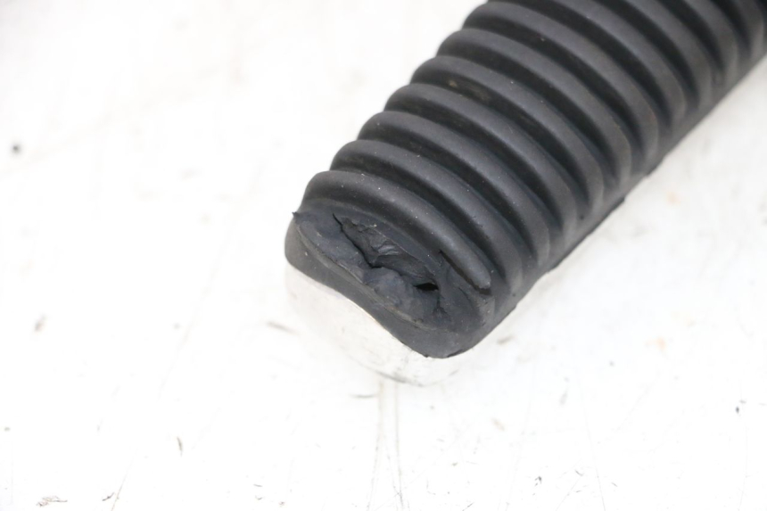 photo de REAR RIGHT FOOTREST YAMAHA XMAX X-MAX 125 (2006 - 2009) - Product overview