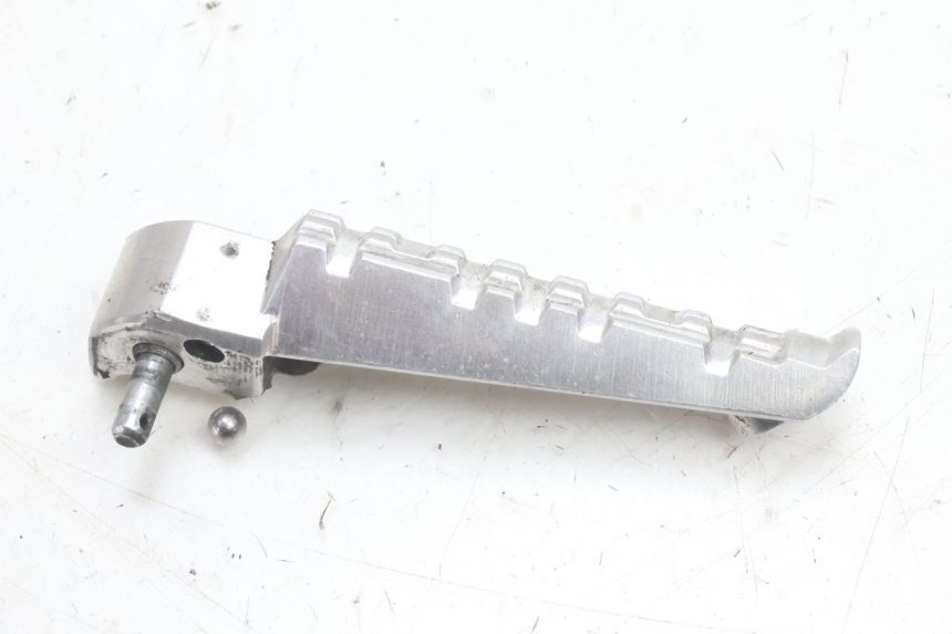 photo de REAR RIGHT FOOTREST YAMAHA X-MAX XMAX 125 (2010 - 2013) - Component detail