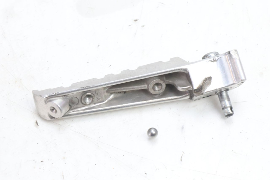 photo de REAR RIGHT FOOTREST YAMAHA X-MAX XMAX 125 (2010 - 2013) - Zoom on usage condition