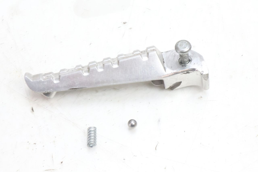 photo de REAR RIGHT FOOTREST YAMAHA X-MAX XMAX 125 (2010 - 2013) - Technical close-up