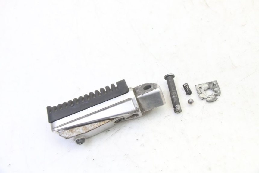 photo de REAR RIGHT FOOTREST YAMAHA XJ6 ABS 600 (2008 - 2016) - Zoom on usage condition