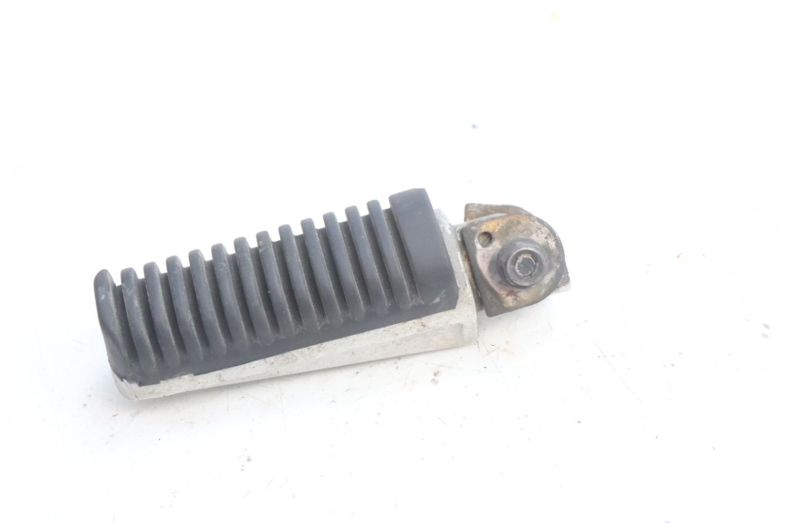 photo de REAR RIGHT FOOTREST YAMAHA XJR 1300 (1998 - 2002) - Zoom on usage condition
