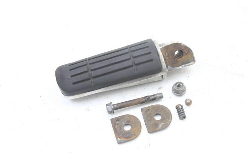 photo de REAR RIGHT FOOTREST YAMAHA FZS FAZER 600 (2001 - 2003) - Main view