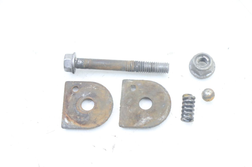 photo de REAR RIGHT FOOTREST YAMAHA FZS FAZER 600 (2001 - 2003) - Fixing points details