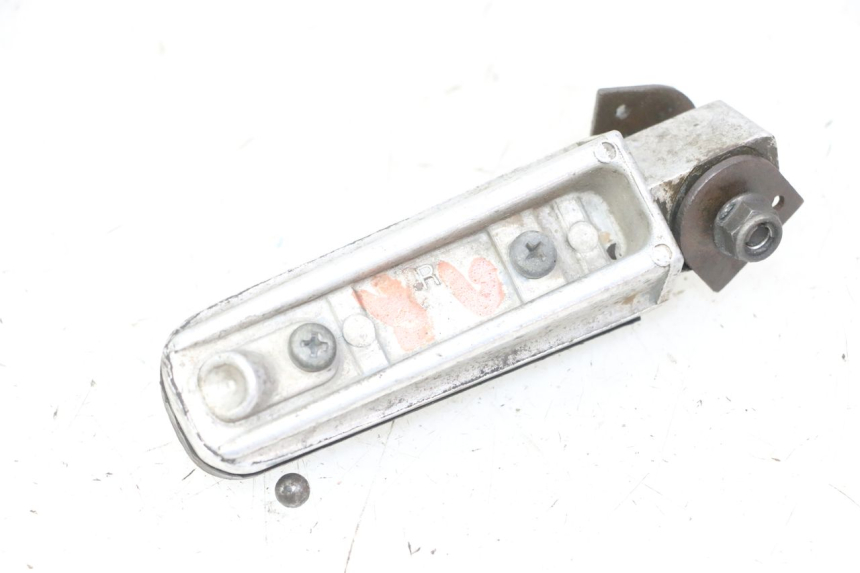 photo de REAR RIGHT FOOTREST YAMAHA FZS FAZER 600 (2001 - 2003) - Product overview