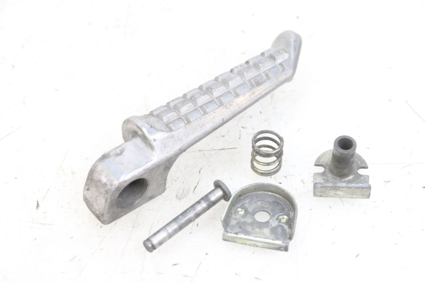 photo de REAR RIGHT FOOTREST KAWASAKI ZR 7 750 (1999 - 2004) - Alternative perspective
